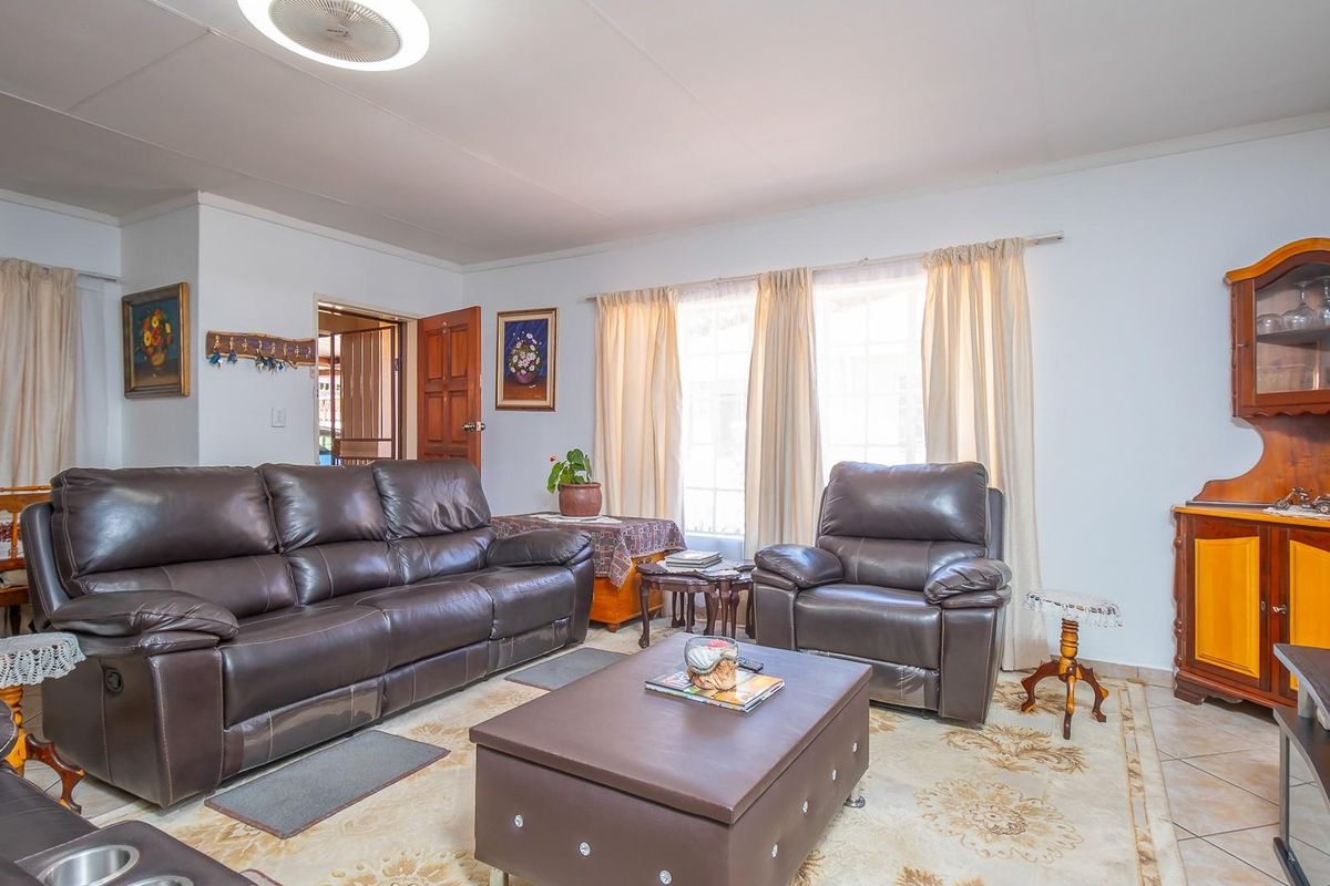 Neat and Spacious Three Bedroom Townhouse for Sale - Photo 5