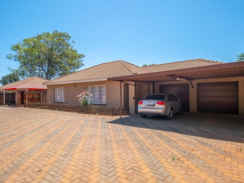 Neat and Spacious Three Bedroom Townhouse for Sale - Photo 1