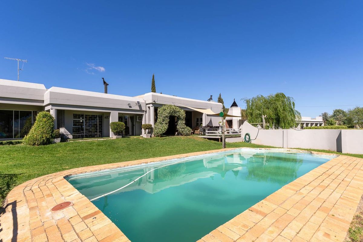 Small Holding with Operational Guest Accommodation and Irrigation outside Riversdal - Photo 3