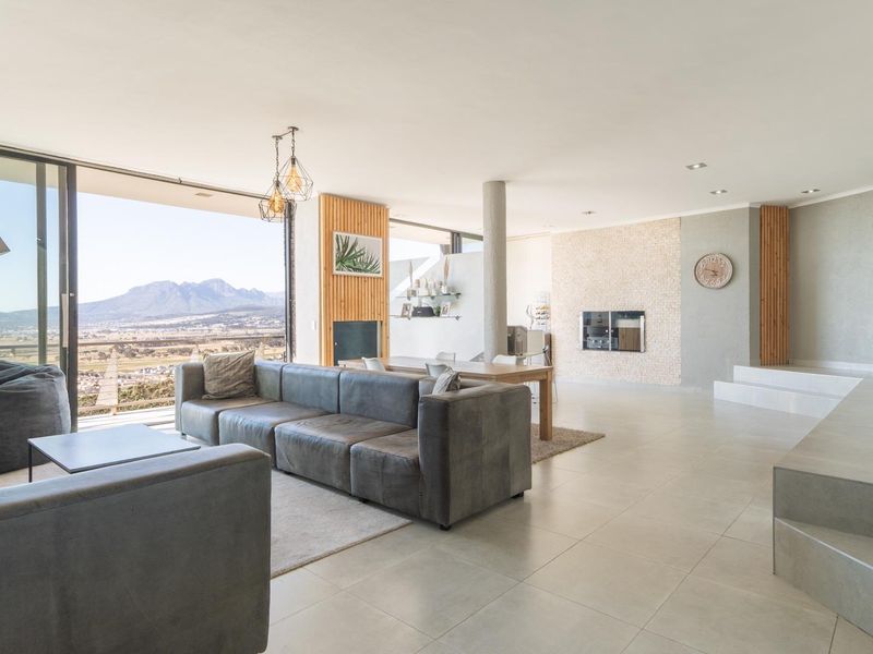 Exceptional 6-Bedroom Home with Breathtaking Views in Gordons Bay - Photo 10