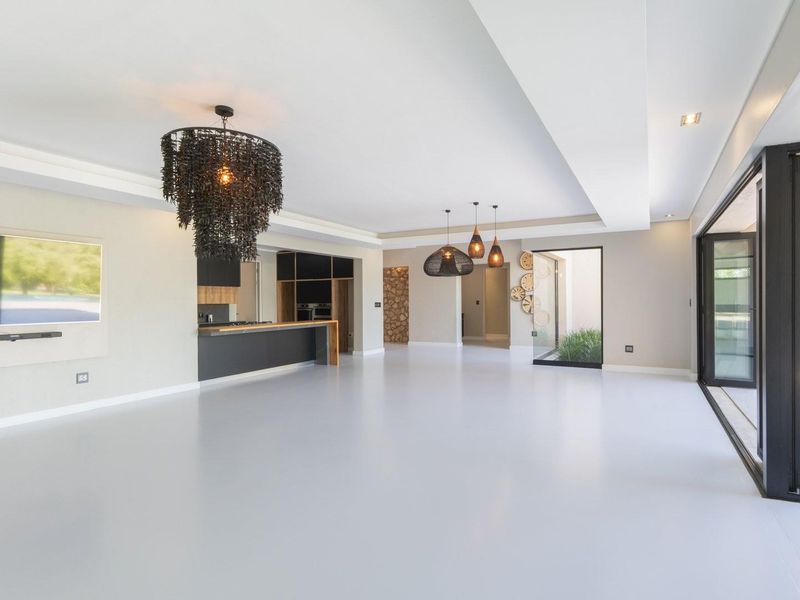 Two Exceptional Homes in One. The Height of Luxury in Winelands Estate, Paarl - Photo 7