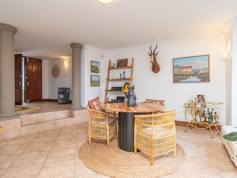 Elegant 5-Bedroom Family Home in Exclusive Security Enclosure - Photo 6