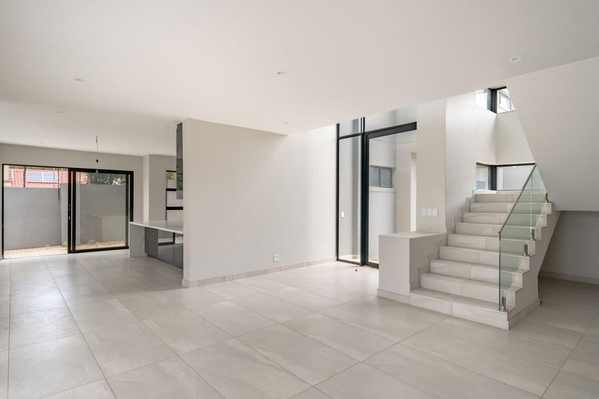 Exquisite Modern Luxury in the Heart of Bryanston - Photo 2