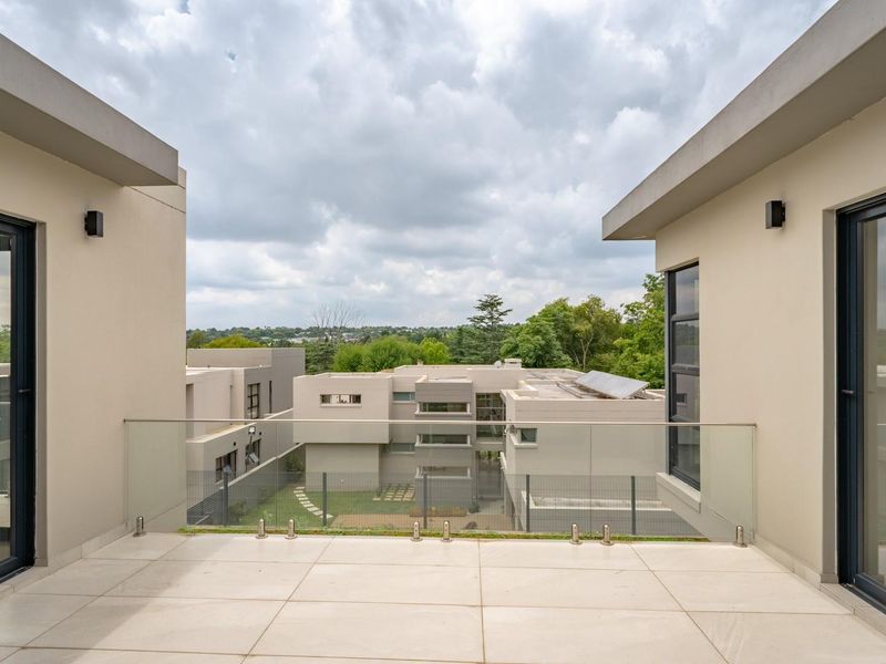 Exquisite Modern Luxury in the Heart of Bryanston - Photo 4