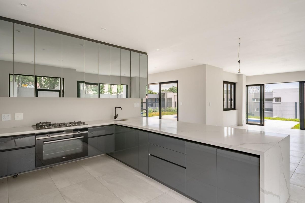 Exquisite Modern Luxury in the Heart of Bryanston - Photo 3