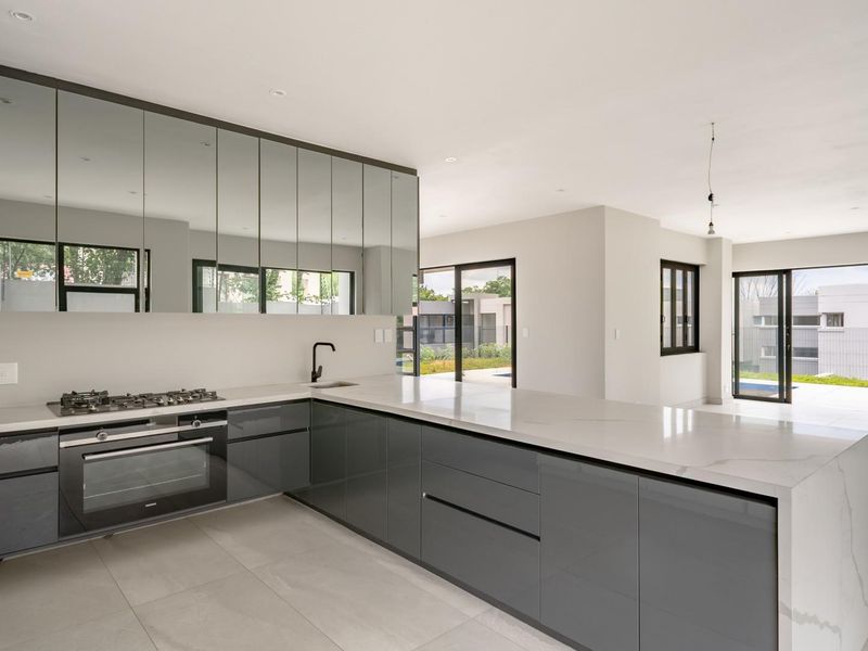 Exquisite Modern Luxury in the Heart of Bryanston - Photo 3
