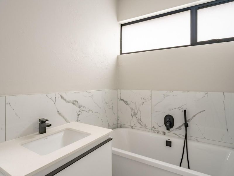 Exquisite Modern Luxury in the Heart of Bryanston - Photo 10