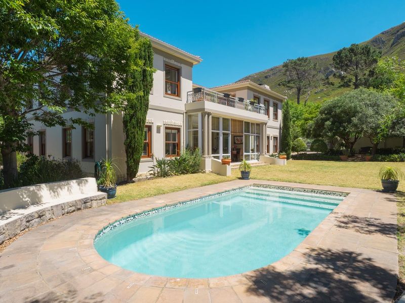 Where timeless elegance meets tranquil living in the heart of Hermanus Heights. - Photo 3