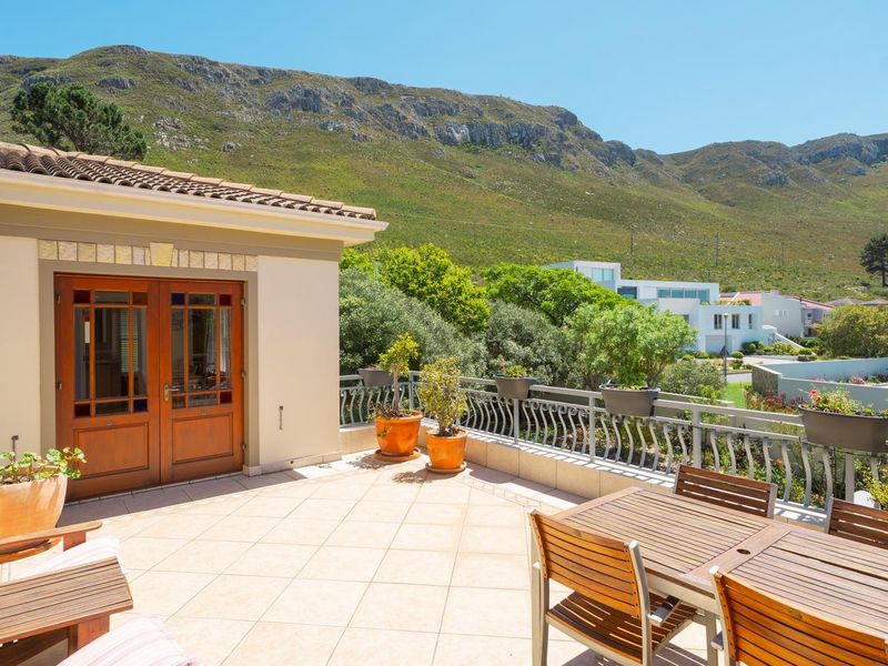 Where timeless elegance meets tranquil living in the heart of Hermanus Heights. - Photo 5