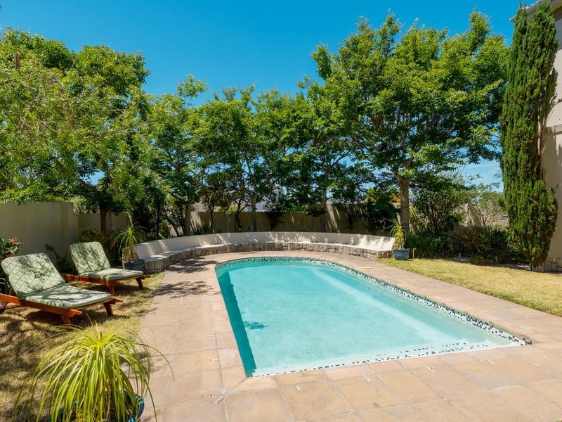 Where timeless elegance meets tranquil living in the heart of Hermanus Heights. - Photo 2