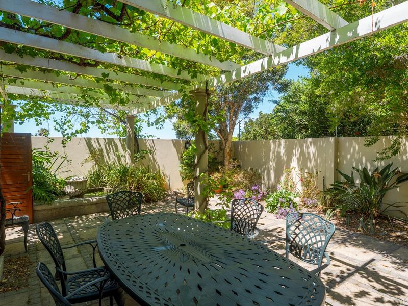 Where timeless elegance meets tranquil living in the heart of Hermanus Heights. - Photo 9