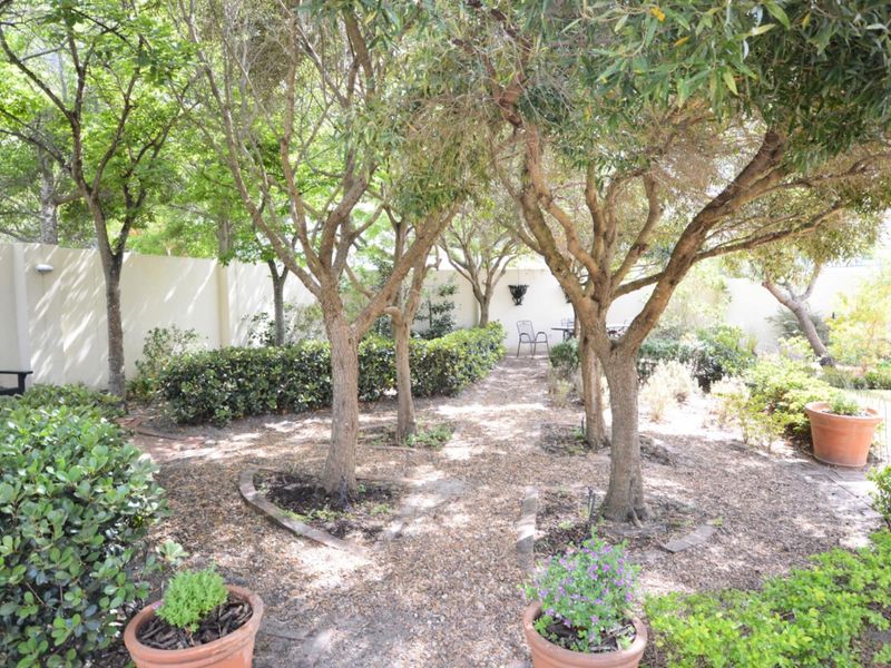 Where timeless elegance meets tranquil living in the heart of Hermanus Heights. - Photo 8