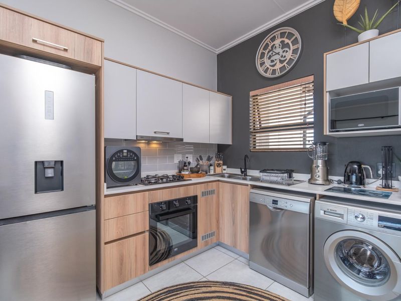 Luxury Urban Living Rental - Photo 2