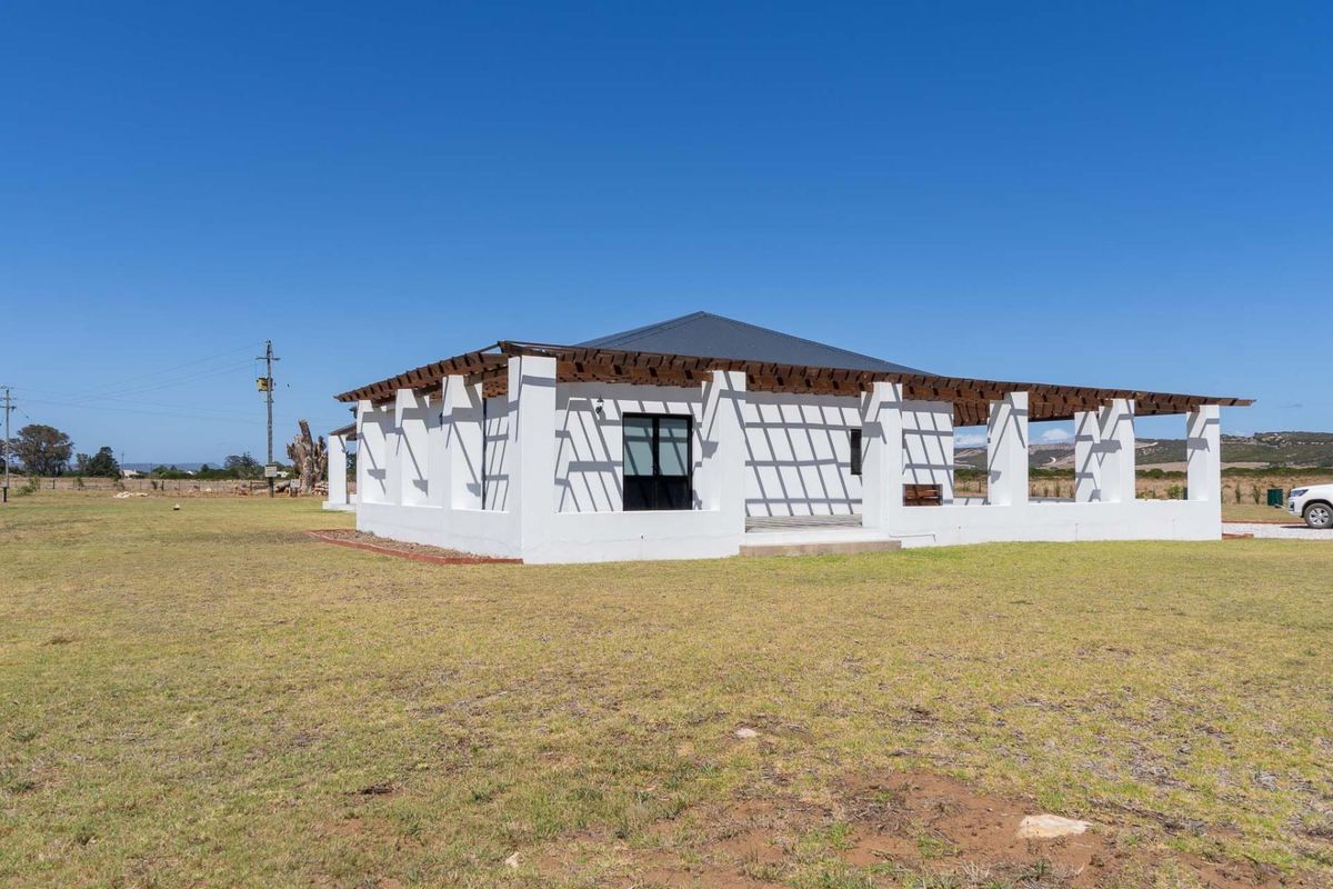 Lifestyle Farm with stylish house and bachelors flat between Riversdale and Still Bay - Photo 3