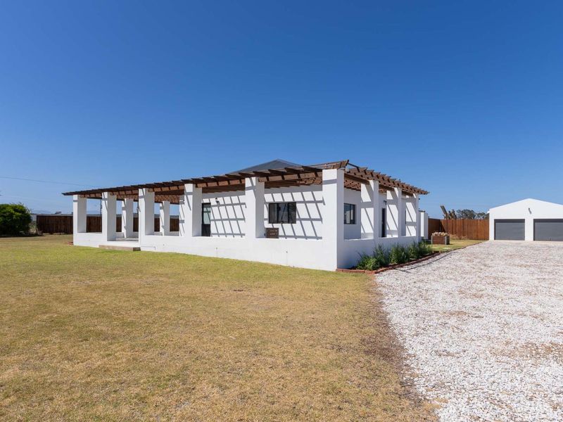 Lifestyle Farm with stylish house and bachelors flat between Riversdale and Still Bay - Photo 2
