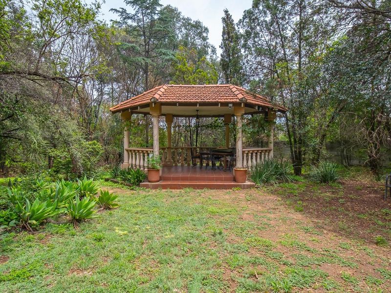 Exceptional 2.2 ha Agricultural Holding with BnB and 3-bedroom Residence plus 2 cottages. - Photo 10