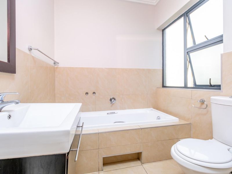 We are proud to present this home on a sole and exclusive mandate - Photo 10