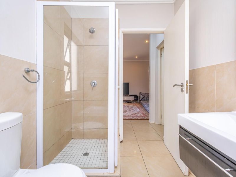 We are proud to present this home on a sole and exclusive mandate - Photo 9