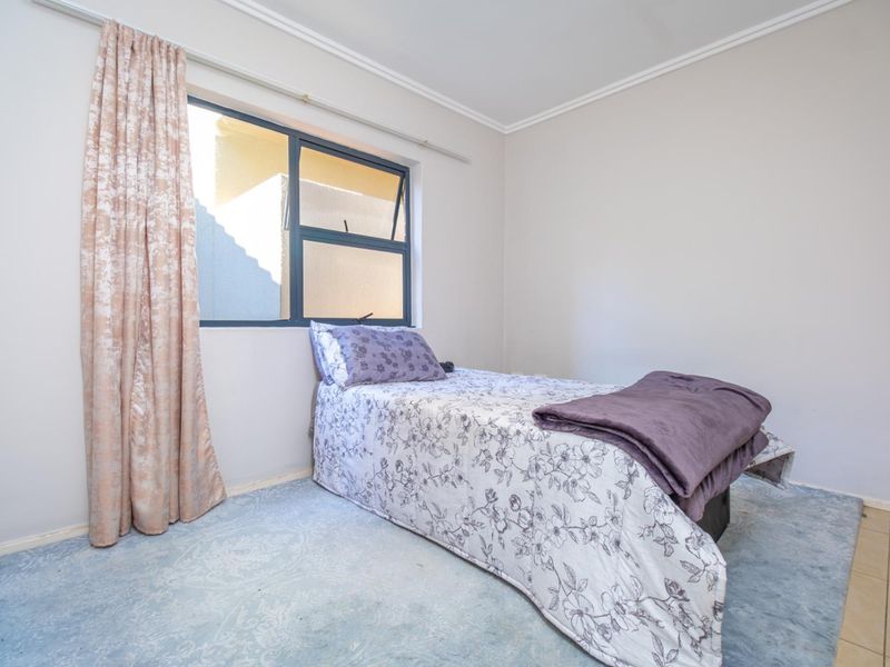 We are proud to present this home on a sole and exclusive mandate - Photo 8