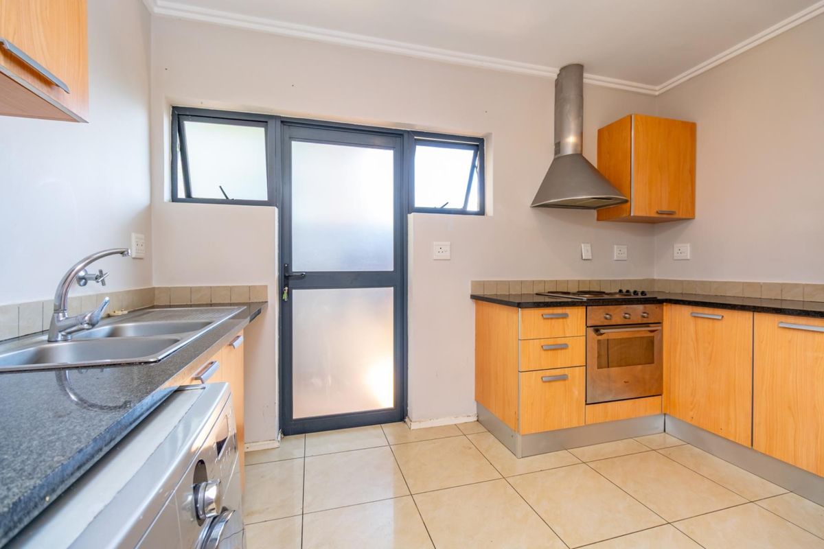 We are proud to present this home on a sole and exclusive mandate - Photo 2