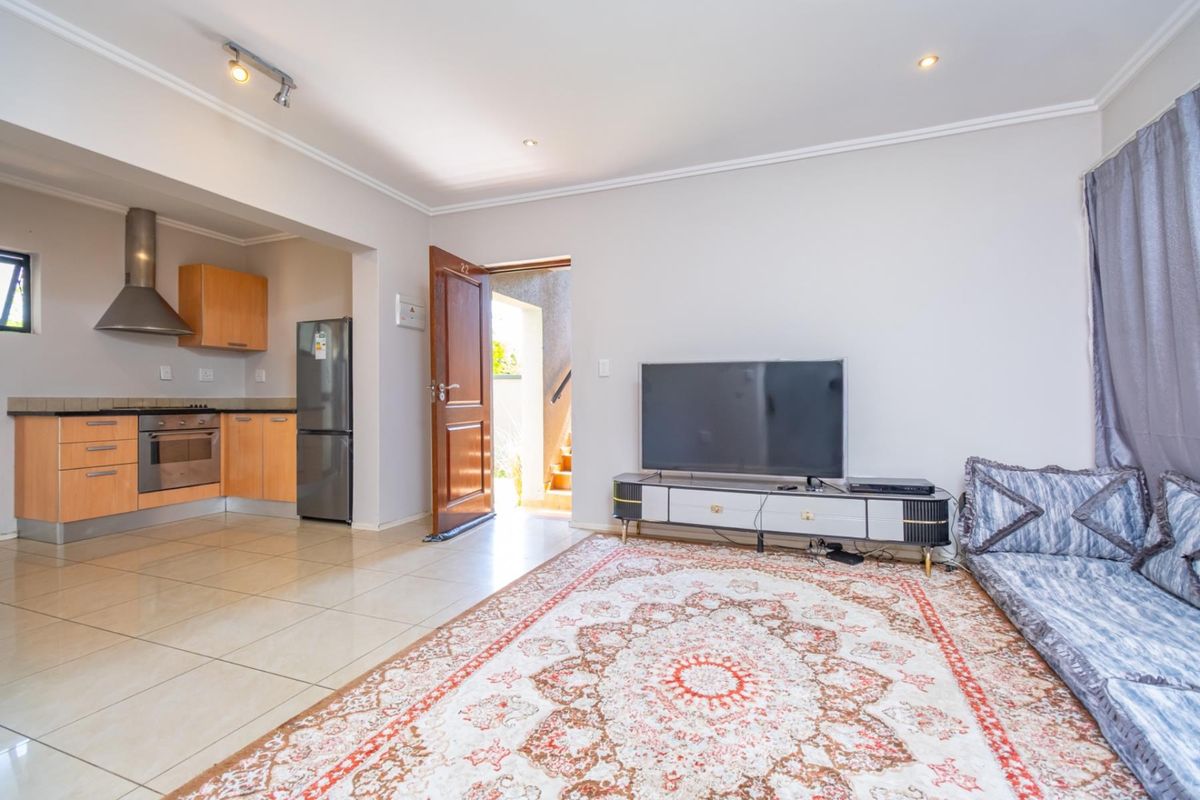 We are proud to present this home on a sole and exclusive mandate - Photo 4