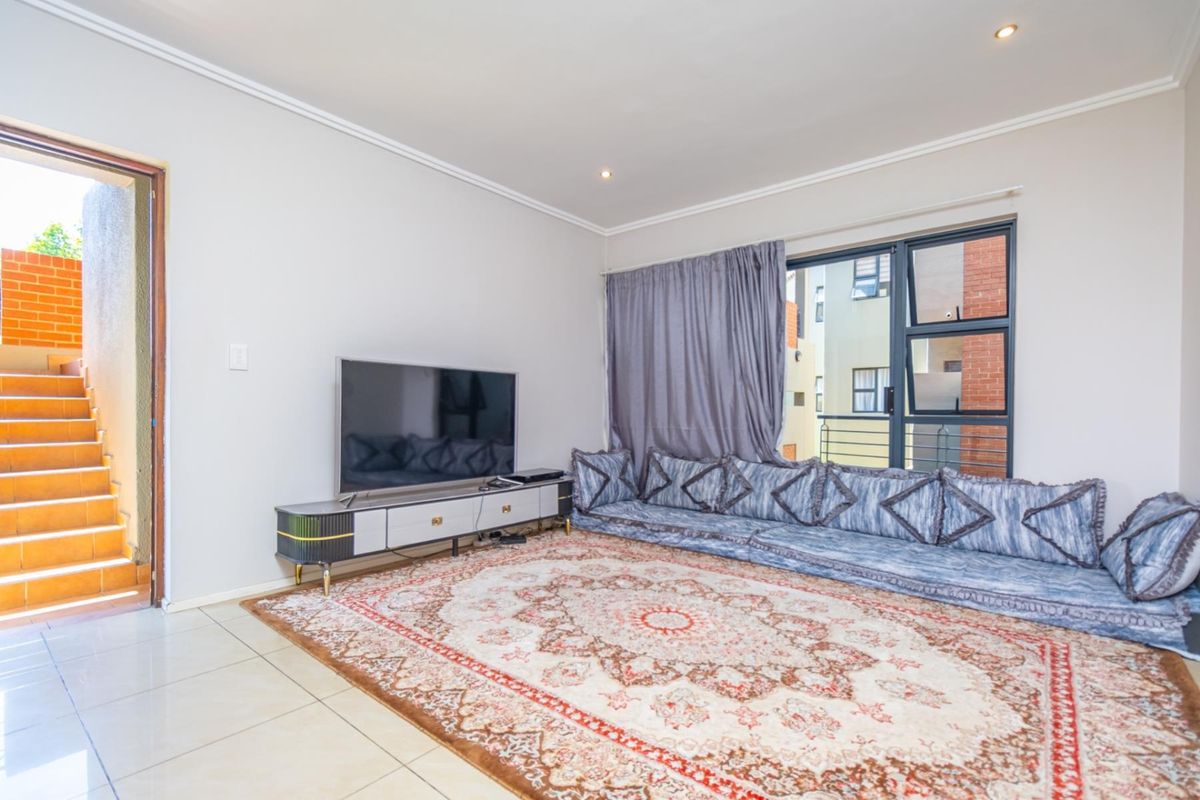 We are proud to present this home on a sole and exclusive mandate - Photo 5