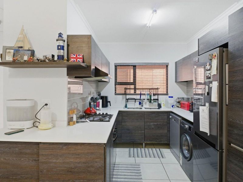 GORGEOUS LIFESTYLE APARTMENT - AN INCREDIBLE BARGAIN - Photo 4