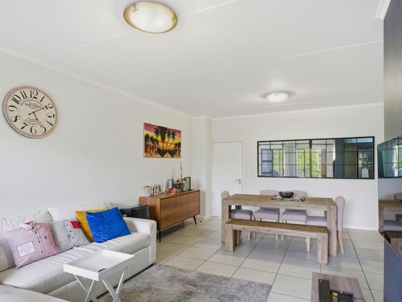 GORGEOUS LIFESTYLE APARTMENT - AN INCREDIBLE BARGAIN - Photo 7