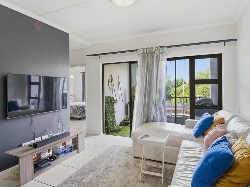GORGEOUS LIFESTYLE APARTMENT - AN INCREDIBLE BARGAIN - Photo 6