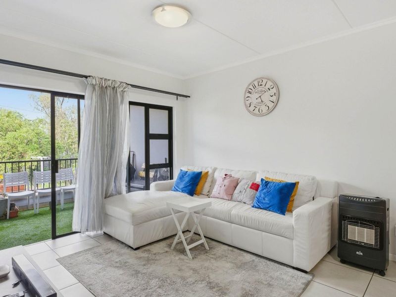 GORGEOUS LIFESTYLE APARTMENT - AN INCREDIBLE BARGAIN - Photo 8