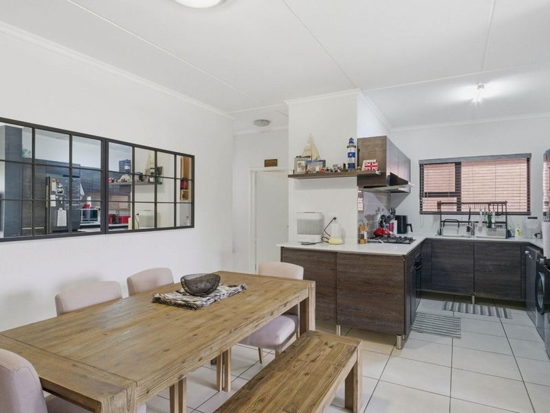 GORGEOUS LIFESTYLE APARTMENT - AN INCREDIBLE BARGAIN - Photo 5