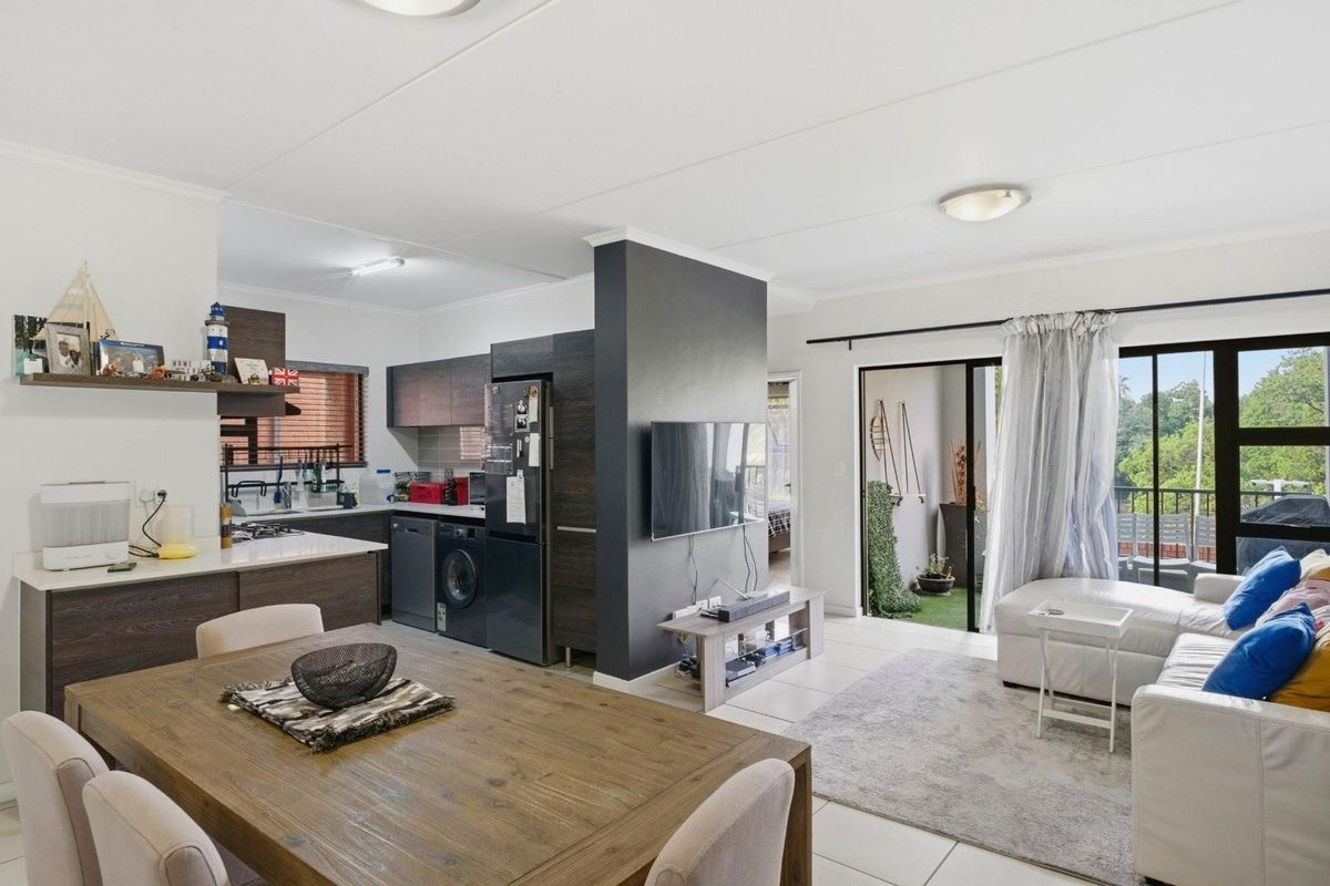 GORGEOUS LIFESTYLE APARTMENT - AN INCREDIBLE BARGAIN - Photo 2