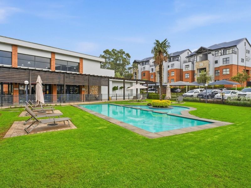 GORGEOUS LIFESTYLE APARTMENT - AN INCREDIBLE BARGAIN - Photo 1