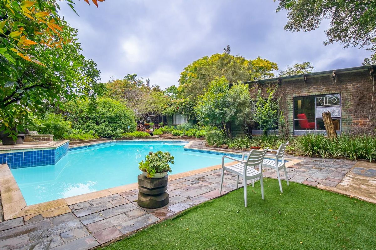 A Rare Artistic Space, Offering Flexibility, Serenity & Character - Photo 2