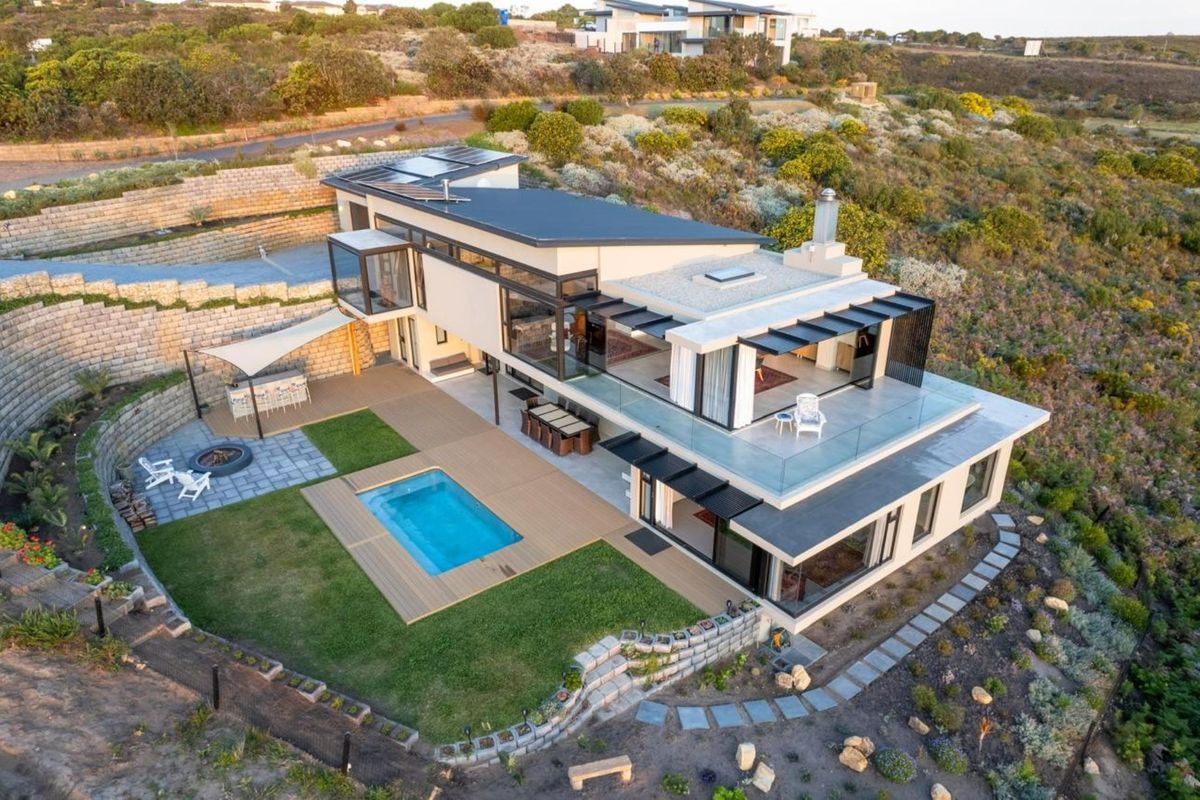 SIMPLY SENSATIONAL DESIGNER HOME - UBE MOD WITH JAW DROPPING VIEWS - Photo 2