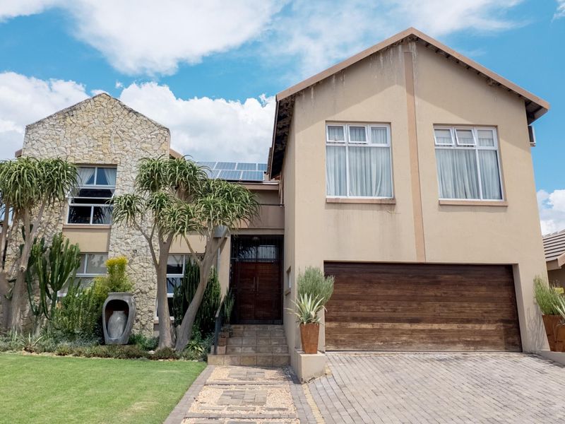 Luxury Features, Off-Grid Power and Estate Security - Photo 4