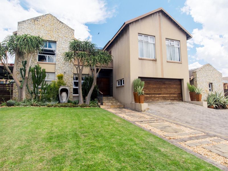 Luxury Features, Off-Grid Power and Estate Security - Photo 7