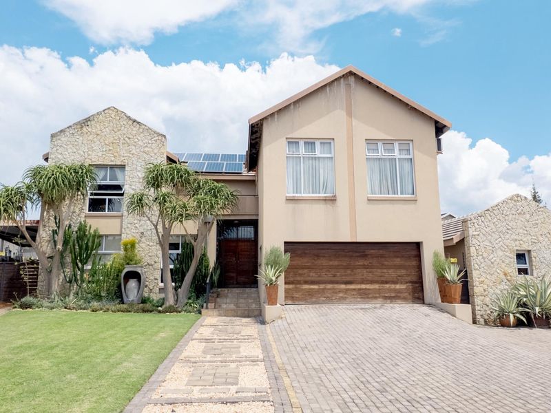 Luxury Features, Off-Grid Power and Estate Security - Photo 5