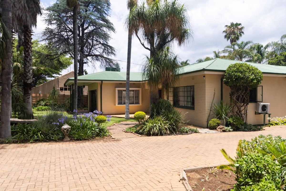 Charming Central Town Property with Massive Stand - Photo 3