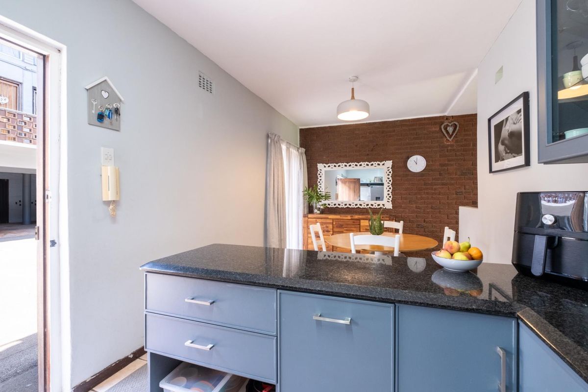 Charming Duplex in Leafy Essenwood - Photo 4