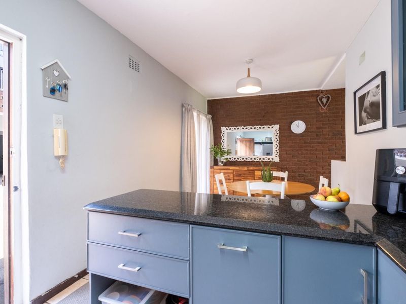 Charming Duplex in Leafy Essenwood - Photo 4