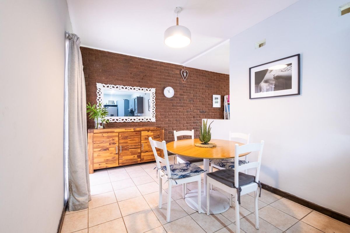 Charming Duplex in Leafy Essenwood - Photo 5