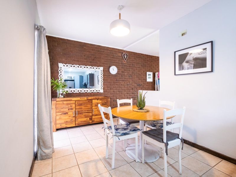 Charming Duplex in Leafy Essenwood - Photo 5