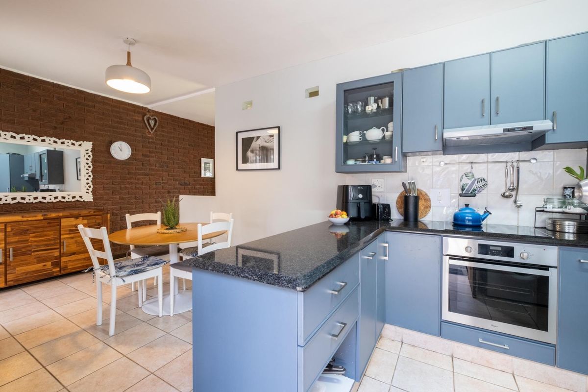 Charming Duplex in Leafy Essenwood - Photo 2