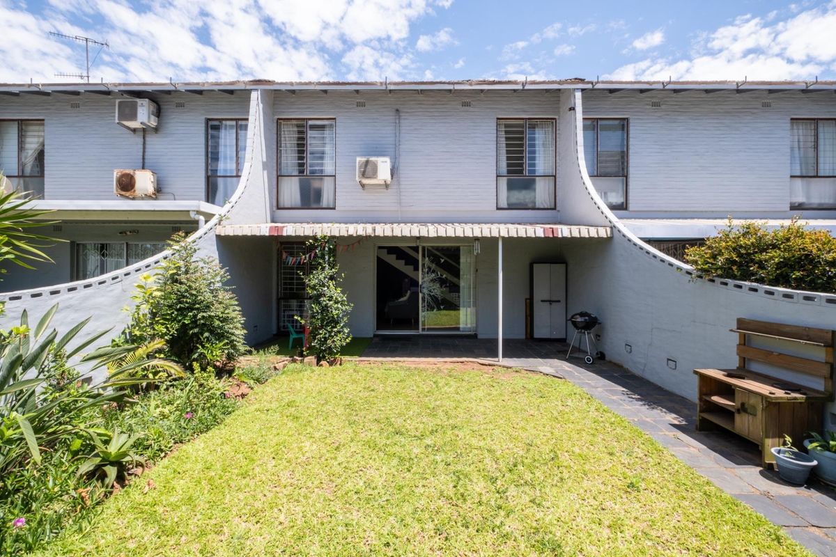Charming Duplex in Leafy Essenwood - Photo 3