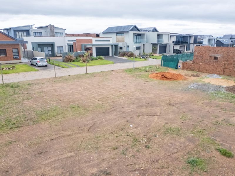 Brand new home in the Aloes for sale! - Photo 9