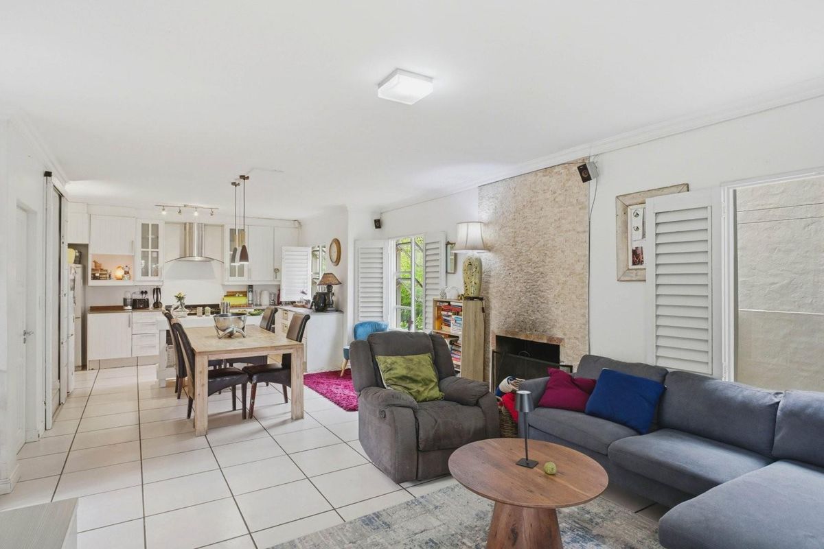 Modern 3-Bed, 2.5-Bath Double-Storey Cluster in Secure Bramble Bush Estate - Photo 2