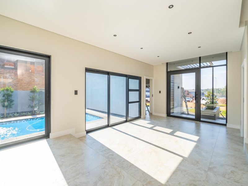 4 Bedroom Family Home in Fountainbrooks Estate - Photo 5