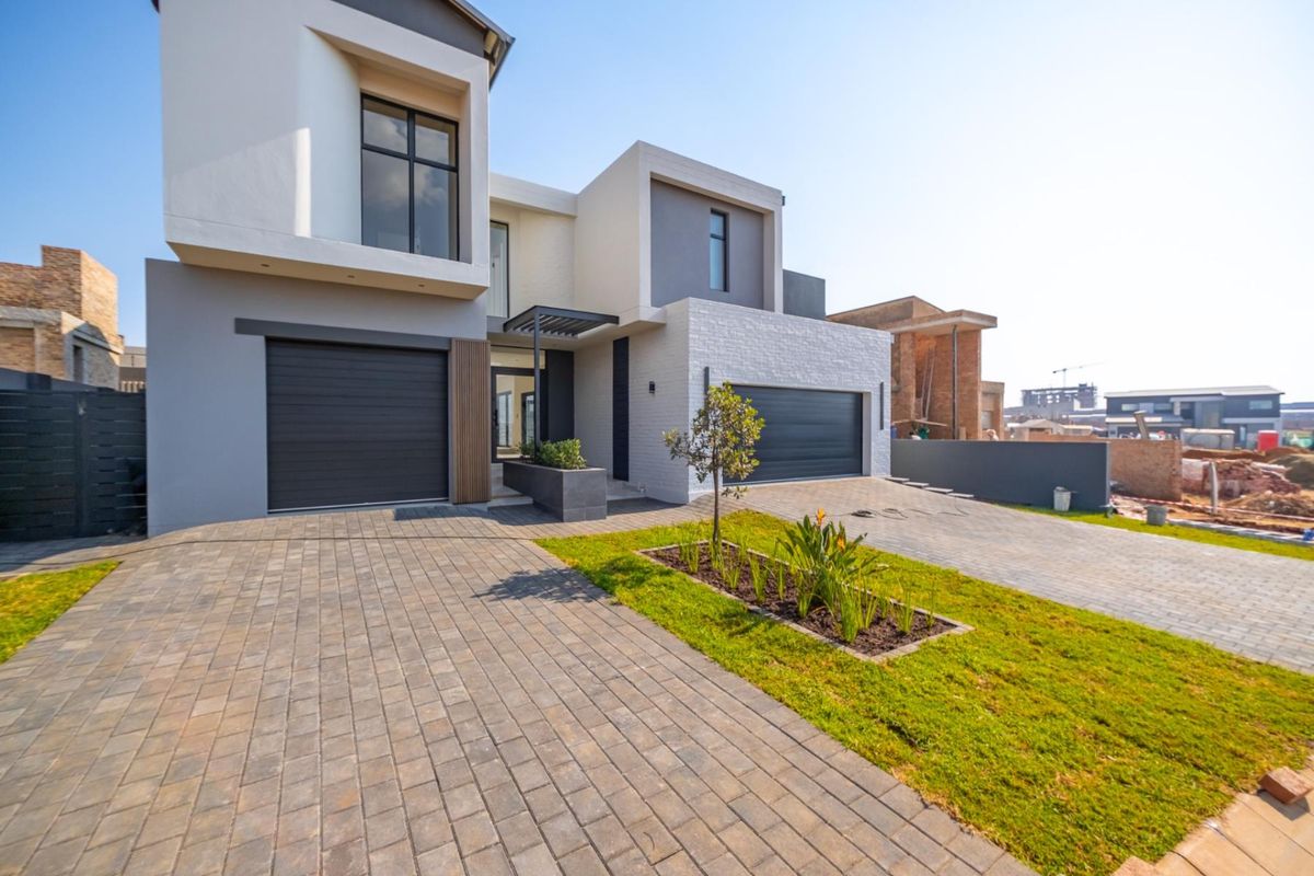 4 Bedroom Family Home in Fountainbrooks Estate - Photo 2