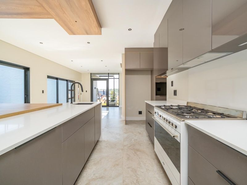 4 Bedroom Family Home in Fountainbrooks Estate - Photo 9